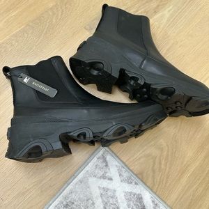 Sorel  NWT - Joan, black boot